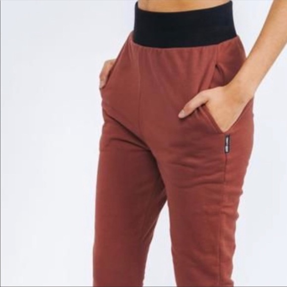 Leigh Jogger in Rust - XS - Picture 3 of 9